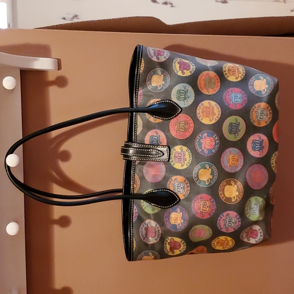 Dooney & Bourke Black Medallion Vintage Tote ✨️Host Pick✨️ - Picture 3 of 13